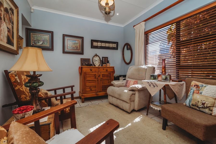 7 Bedroom Property for Sale in Outeniqua Strand Western Cape